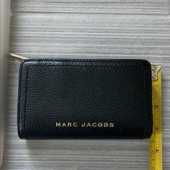 Marc Jacobs Topstitched Compact Zip Wallet - Picture 11 of 12